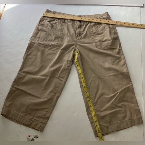 Calvin Klein khaki Bermuda shorts size 16. - Picture 3 of 9